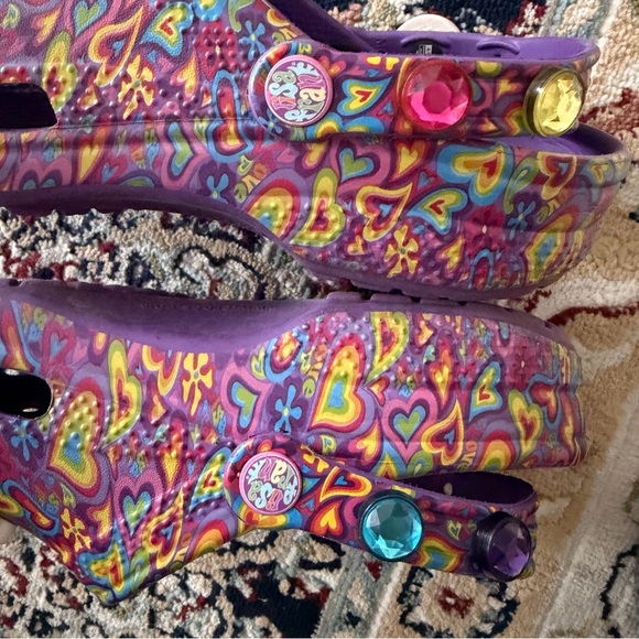 Crocs x Lisa Frank rainbow groovy heart bejeweled slide croc jibbitz - Picture 8 of 12